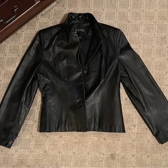 Danier Jackets & Blazers - Danier Genuine Leather Jacket in Black Size L